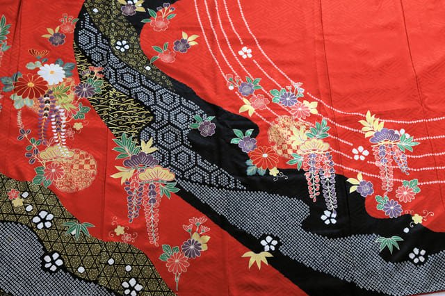 Furisode - Biểu tượng vẻ đẹp trang phục truyền thống Nhật Bản