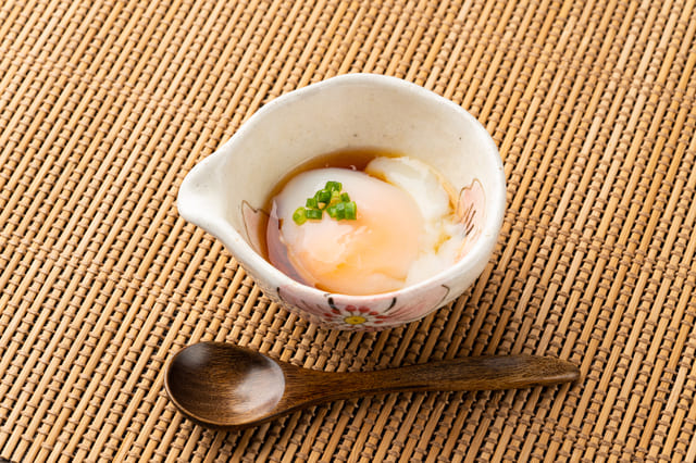 Làm Onsen Tamago (trứng Onsen) trong 2 phút bằng lò vi sóng